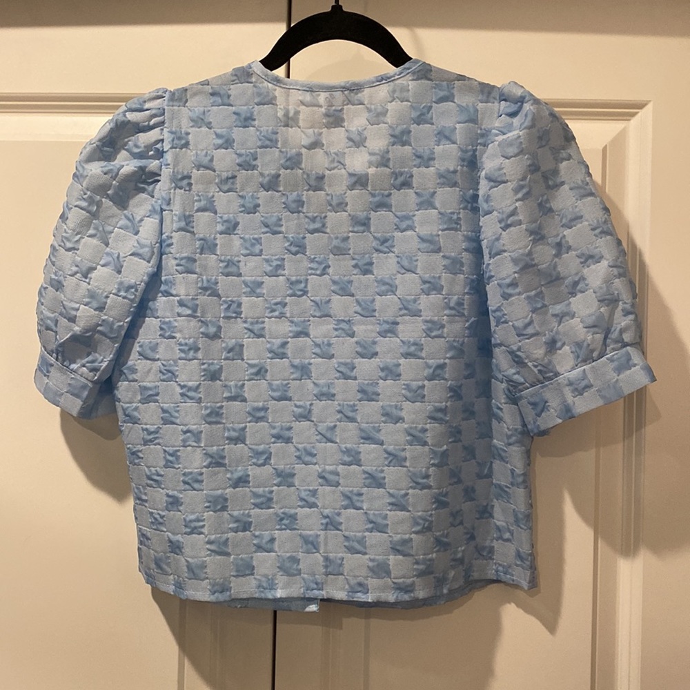 Baby Blue Bib Collar Short Sleeve Embellished Cropped Blouse. Size Small. - Picture 4 of 5